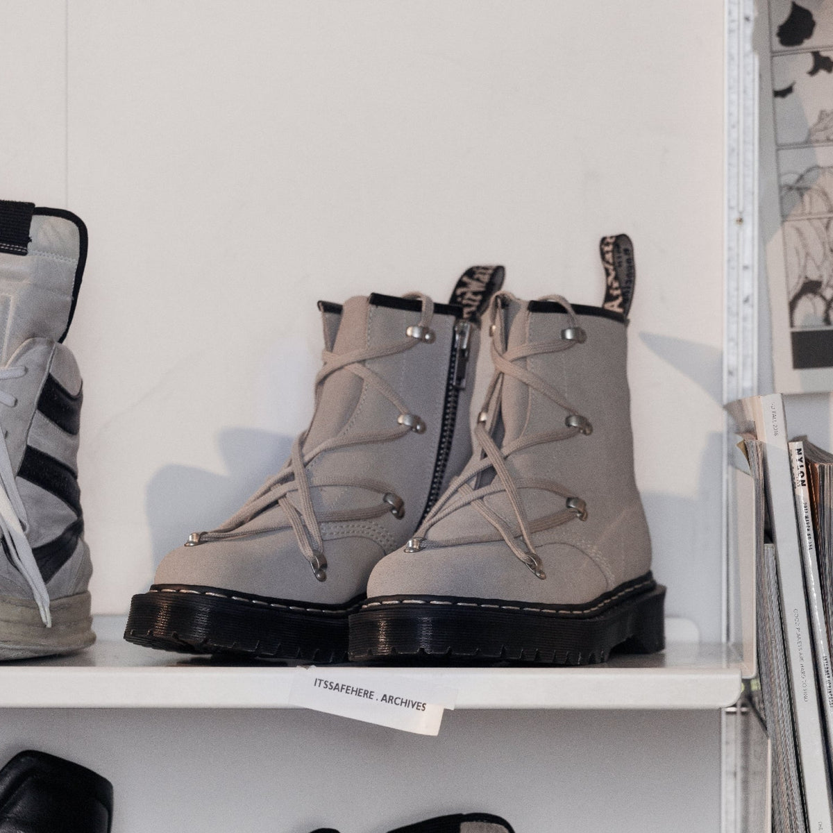 DS Rick Owens x Dr. Martens 1460 Bex Leather Boot – Grey – MTBLM