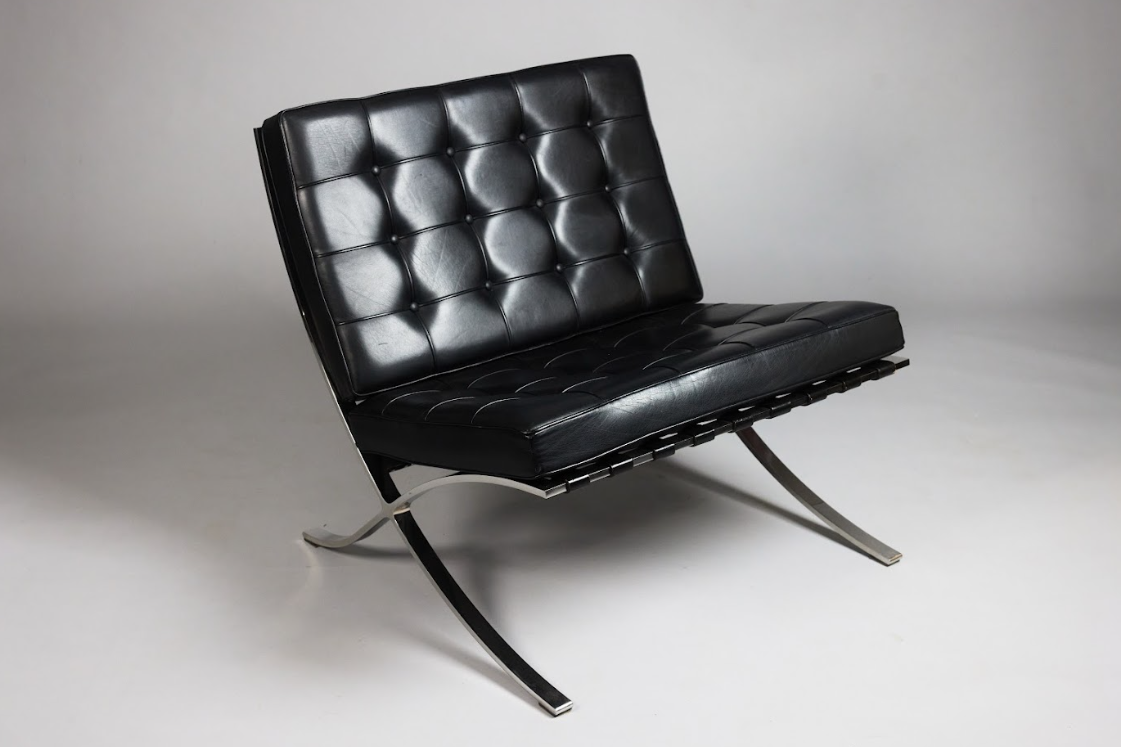 Barcelona Chair by Ludwig Mies van der Rohe & Lilly Reich for Knoll, 1929s