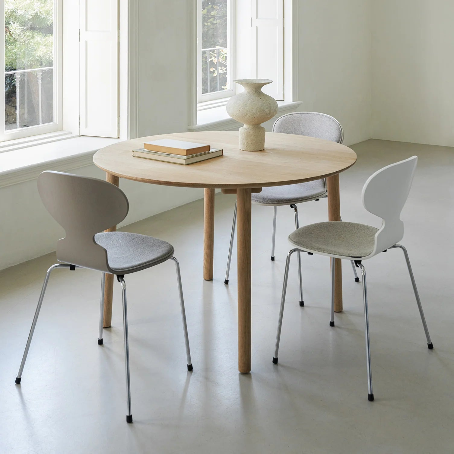 現貨 Ant Chair, White/Chrome, Fritz Hansen