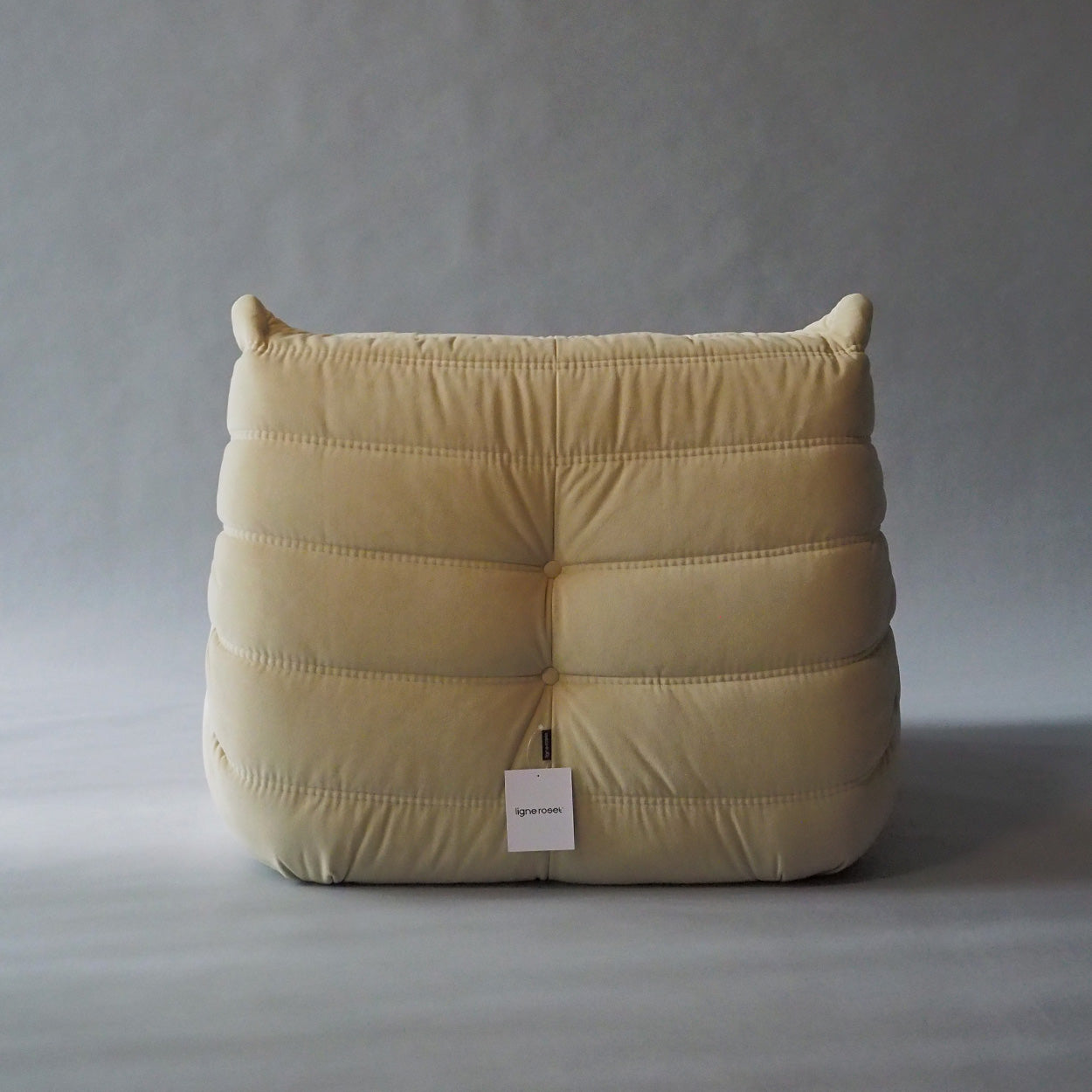 12月到貨 LIGNE ROSET JP TOGO, HP 3281 Camel, 單人沙發