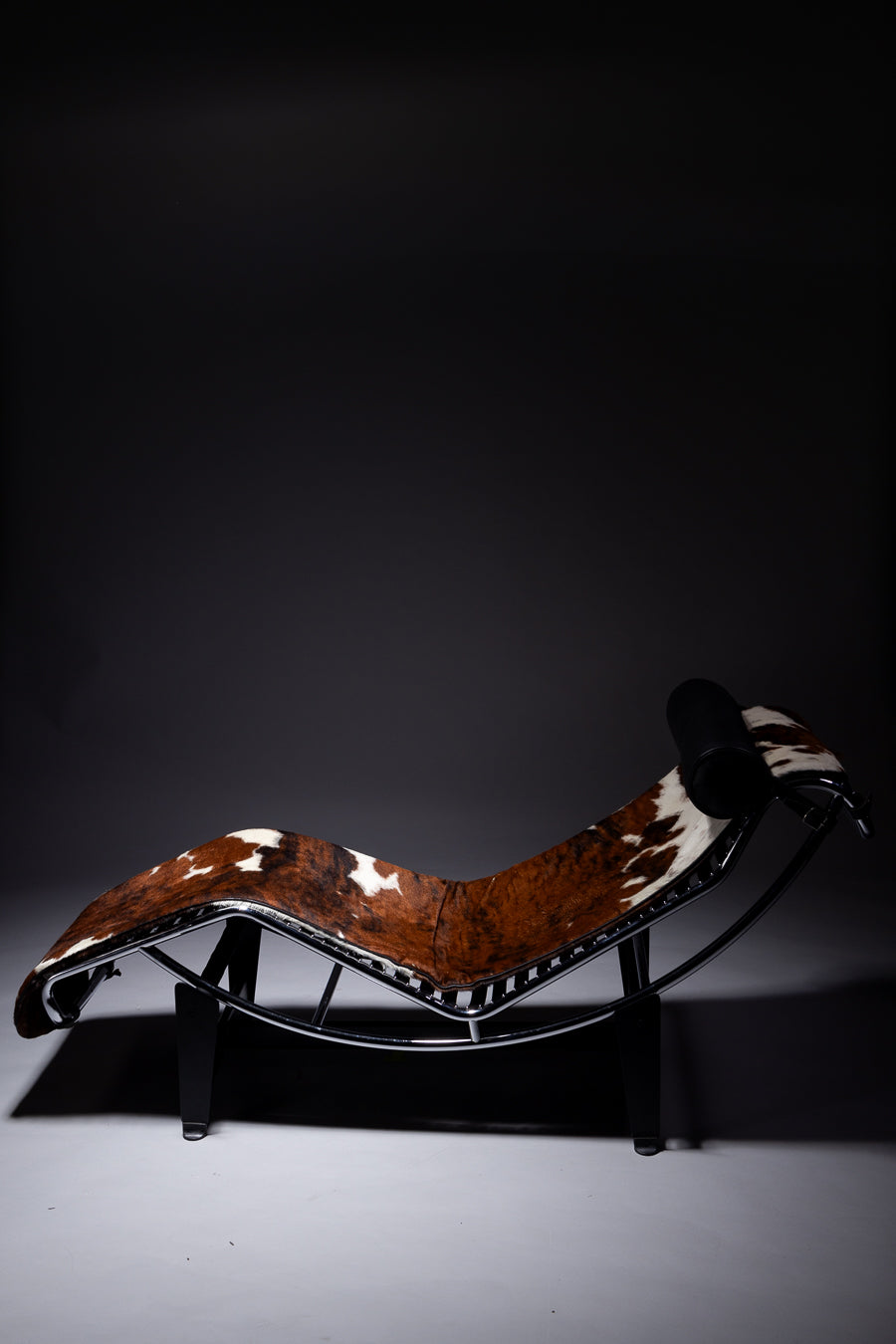 Cassina LC4 by Le Corbusier, Pierre Jeanneret ,Charlotte Perriand, 1928