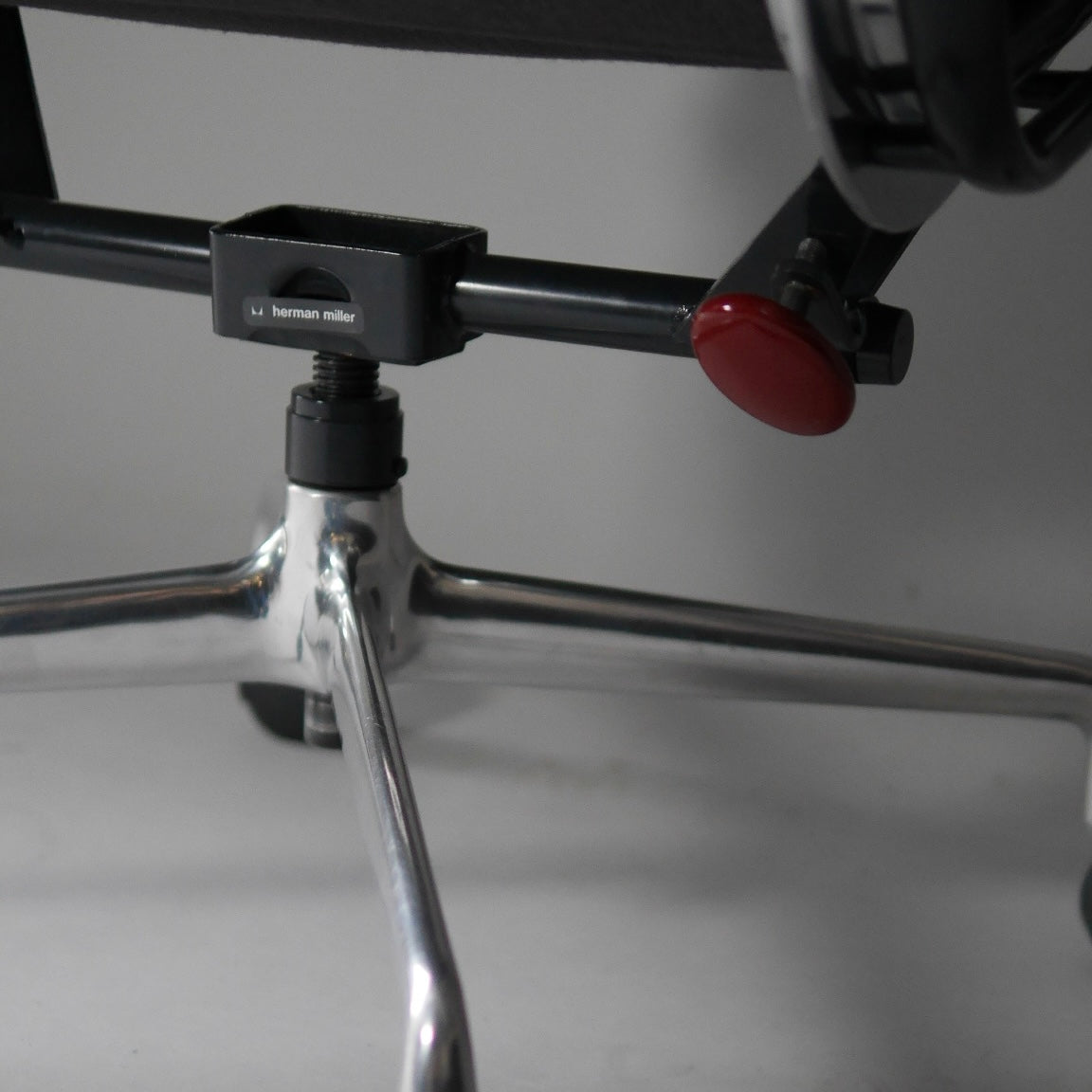 Soft Pad Office Chair by Charles and Ray Eames for Herman Miller, 1990s #17