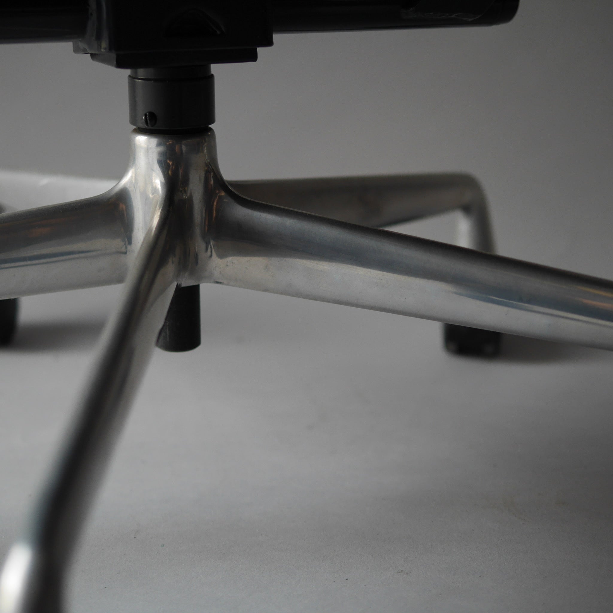 Soft Pad Office Chair by Charles and Ray Eames for Herman Miller, 1990s #4