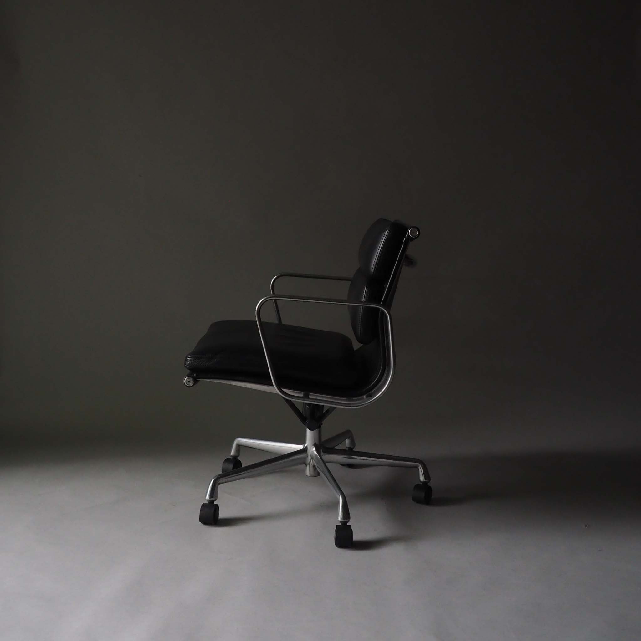 Soft Pad Office Chair by Charles and Ray Eames for Herman Miller, 1990s #41