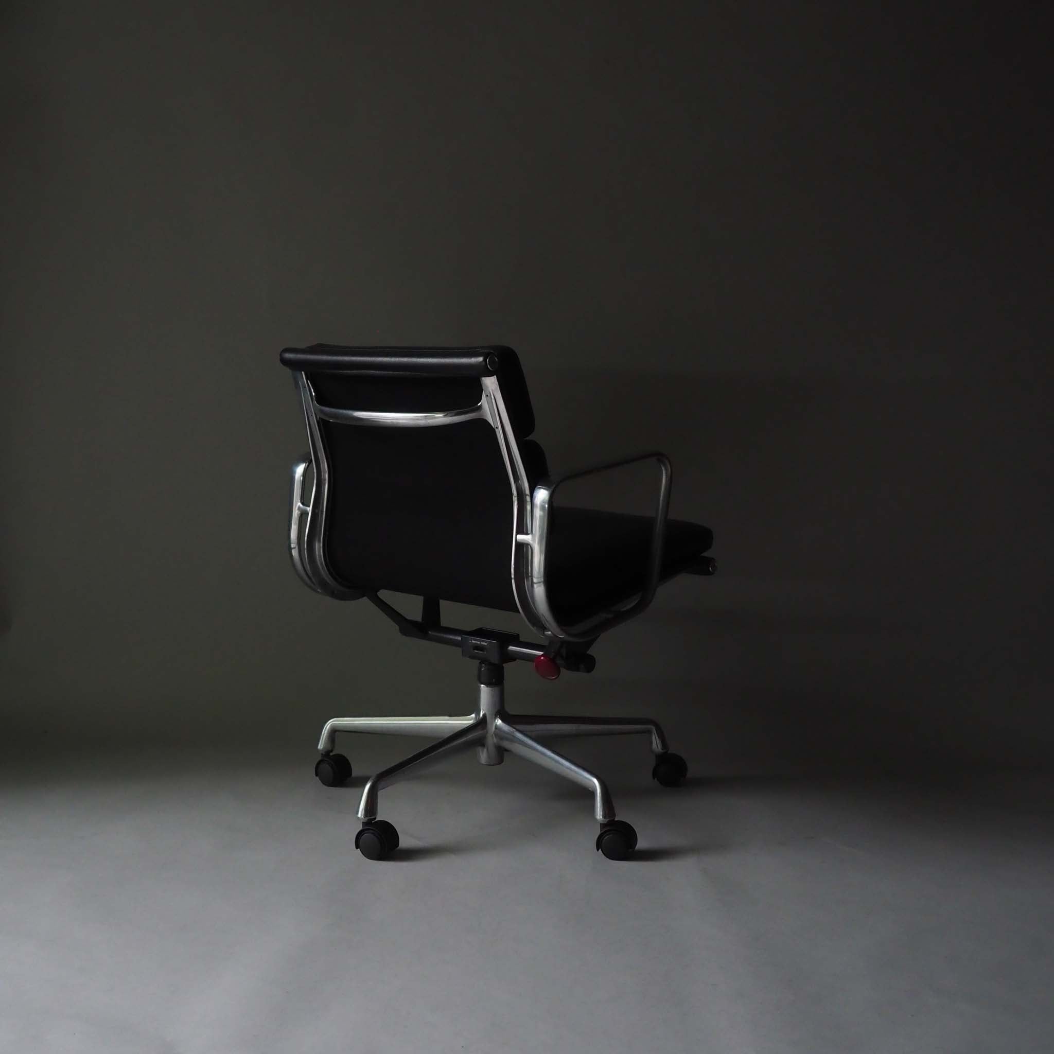 Soft Pad Office Chair by Charles and Ray Eames for Herman Miller, 1990s #44