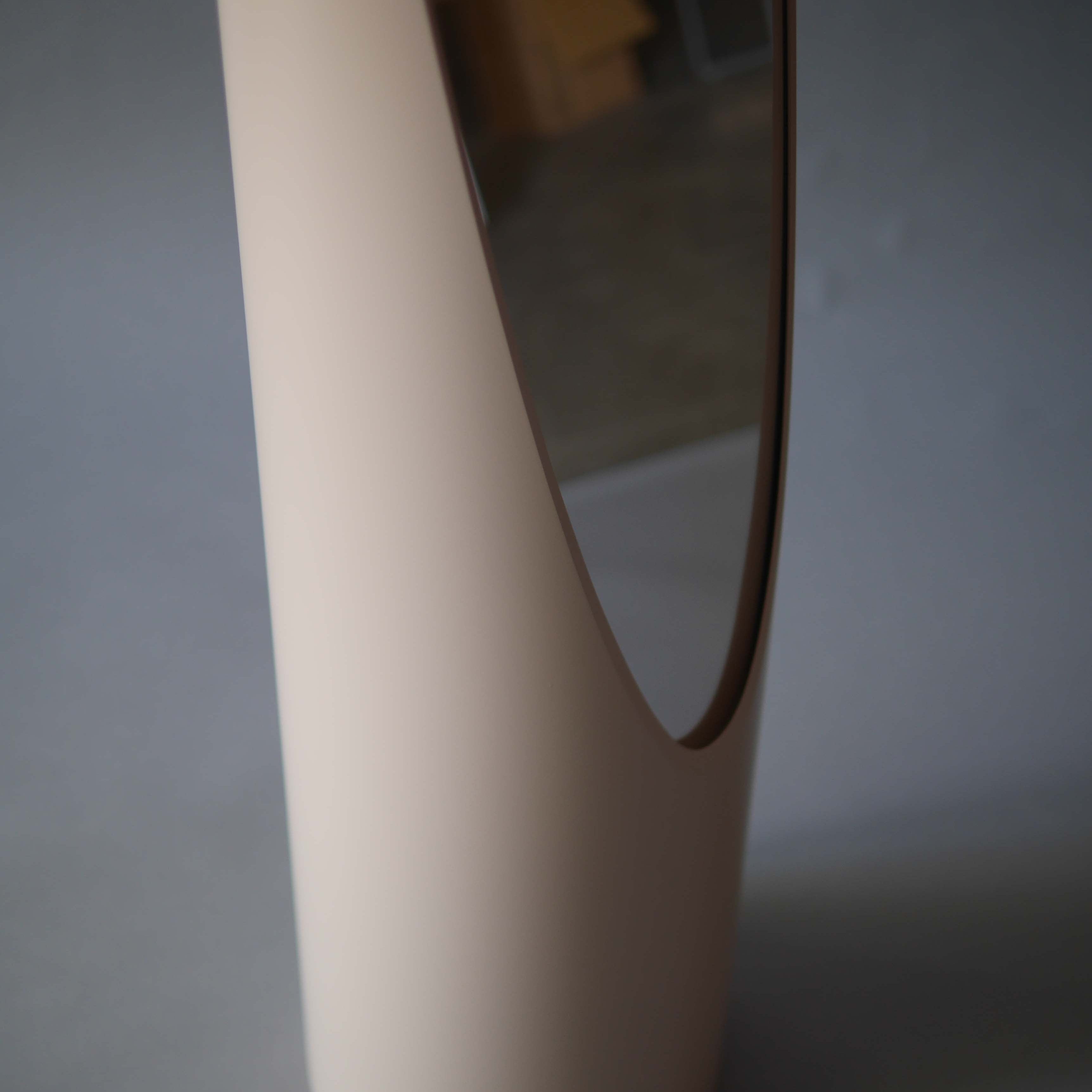 11月到貨 UNGHIA MIRROR 唇膏鏡 - Beige 奶茶色