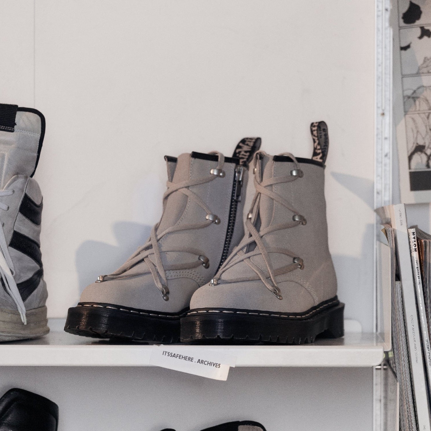 DS Rick Owens x Dr. Martens 1460 Bex Leather Boot – Grey – MTBLM