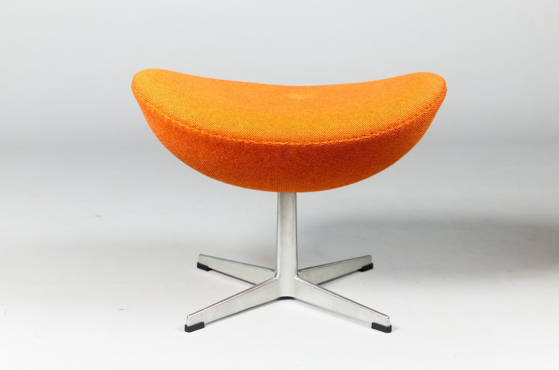 Egg Chair with Ottoman by Arne Jacobsen for Fritz Hansen, 1958 Orange