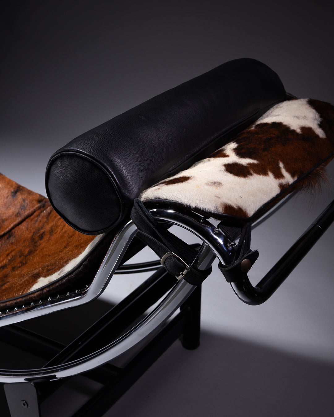 Cassina LC4 by Le Corbusier, Pierre Jeanneret ,Charlotte Perriand, 1928