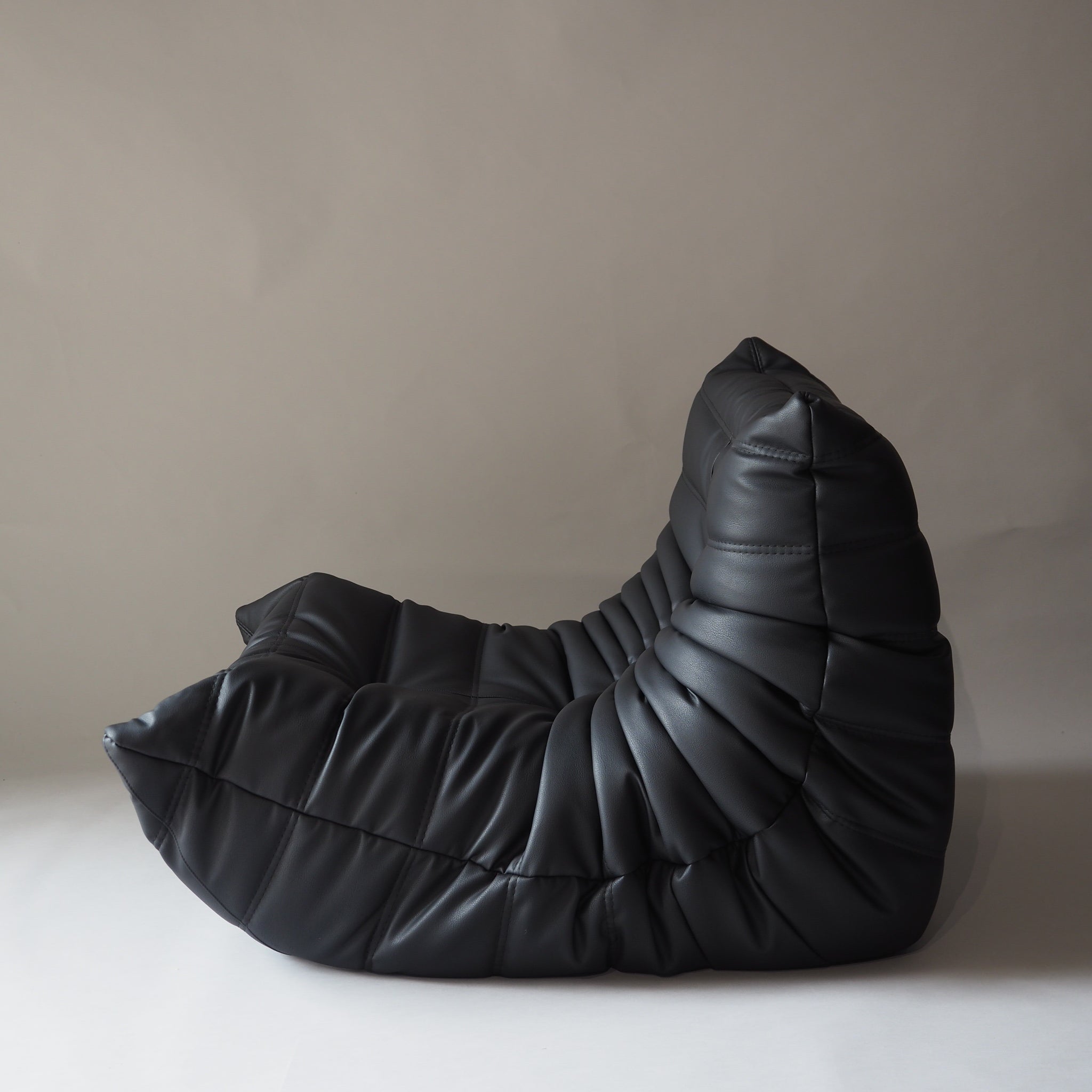 12月到貨 LIGNE ROSET JP TOGO, 科技皮革, 1P 單人沙發