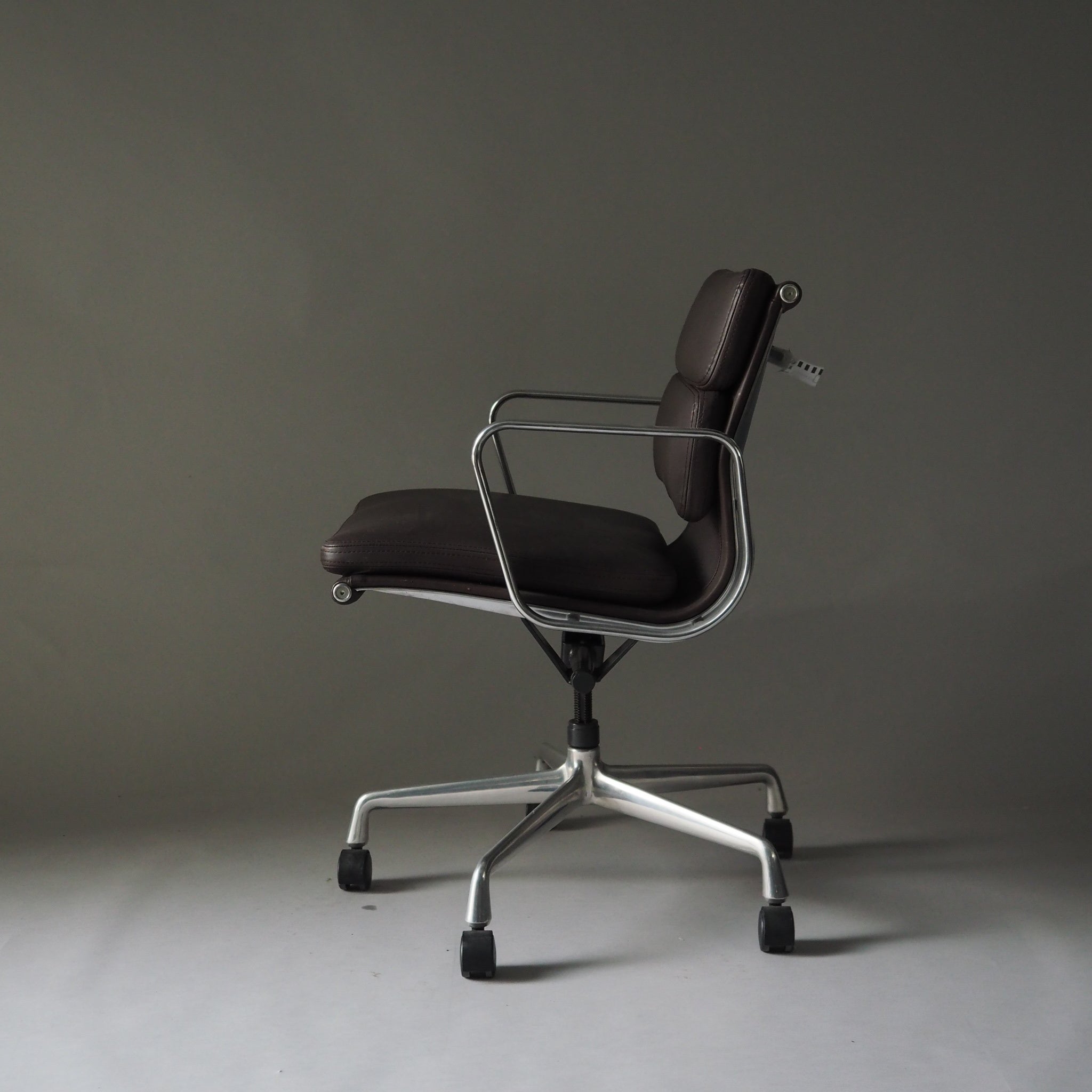 Soft Pad Office Chair by Charles and Ray Eames for Herman Miller, 1990s #28