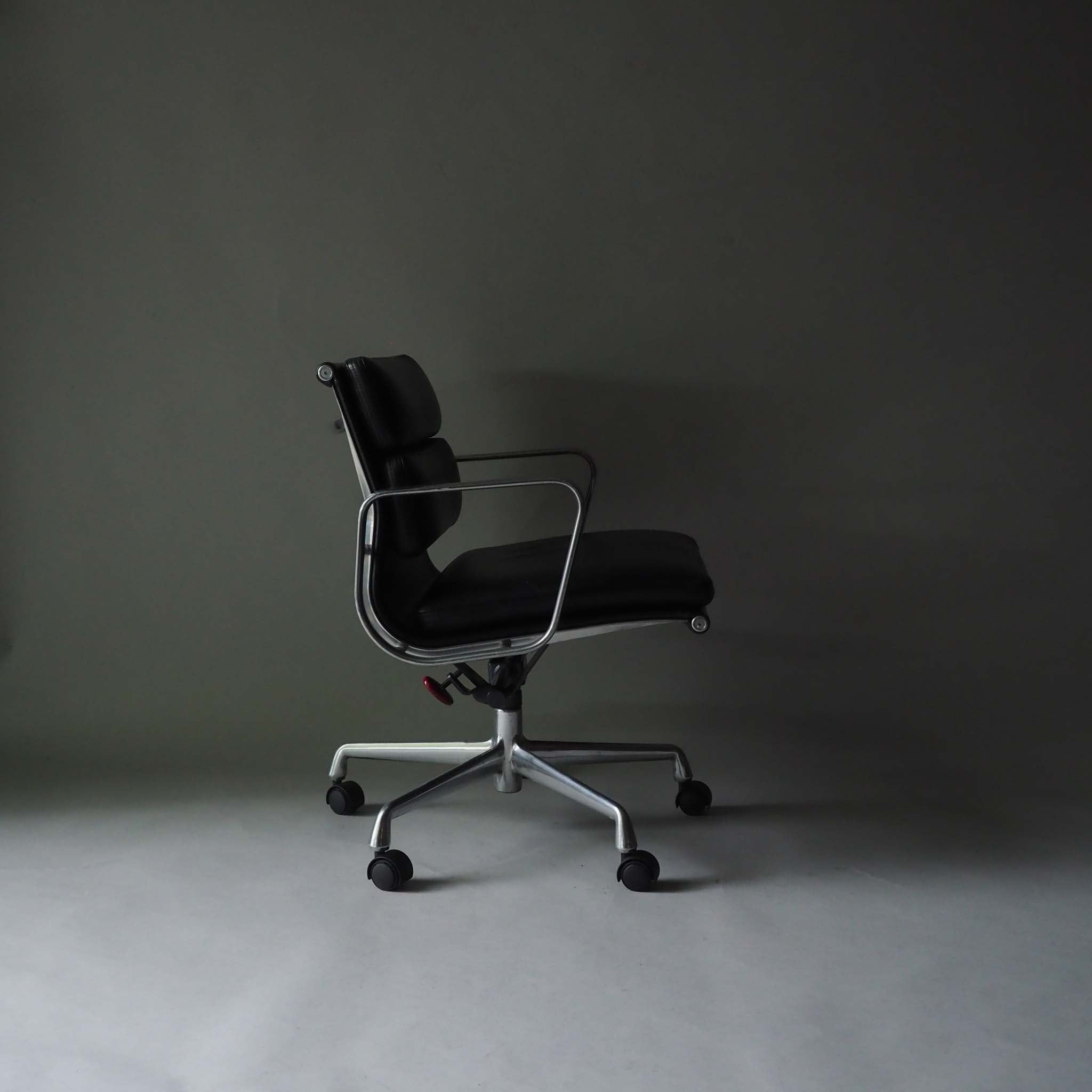 Soft Pad Office Chair by Charles and Ray Eames for Herman Miller, 1990s #44