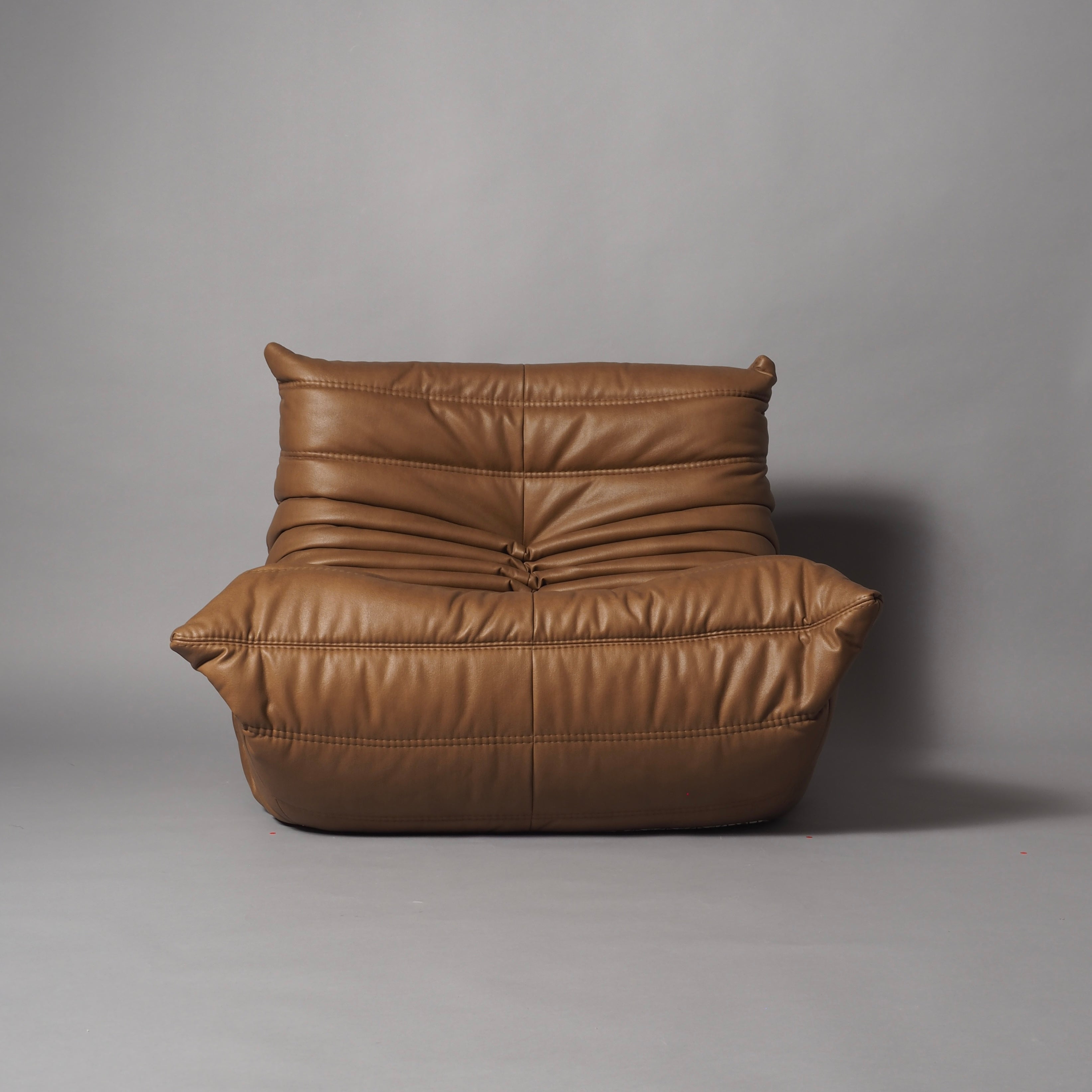 現貨LIGNE ROSET JP TOGO, NU 3538 Almond 1P – MTBLM 新陳代謝