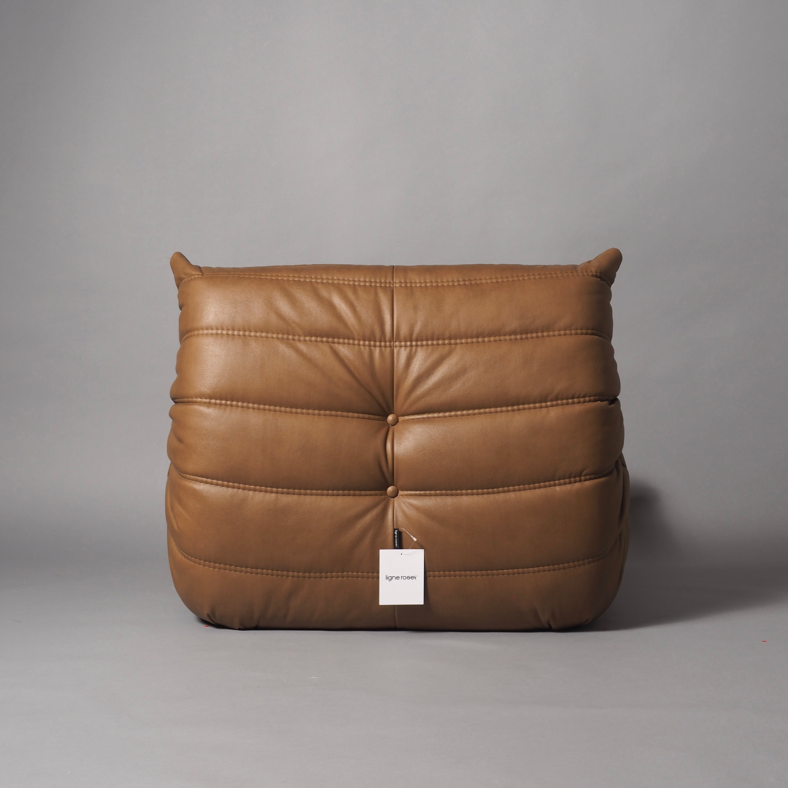 現貨LIGNE ROSET JP TOGO, NU 3538 Almond 1P – MTBLM 新陳代謝