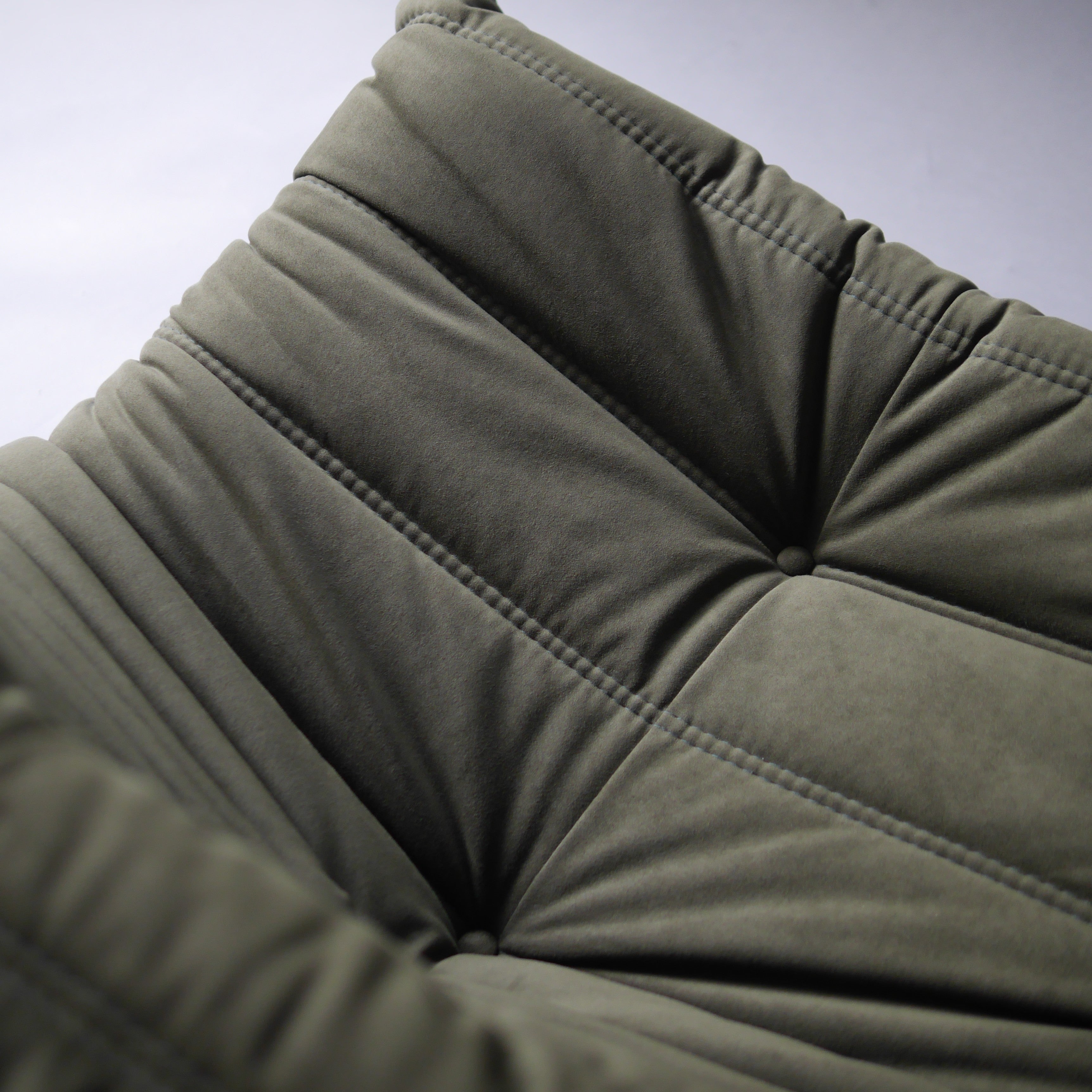 12月到貨 LIGNE ROSET JP TOGO, HP 4M48 Black Olive, 1P 單人沙發