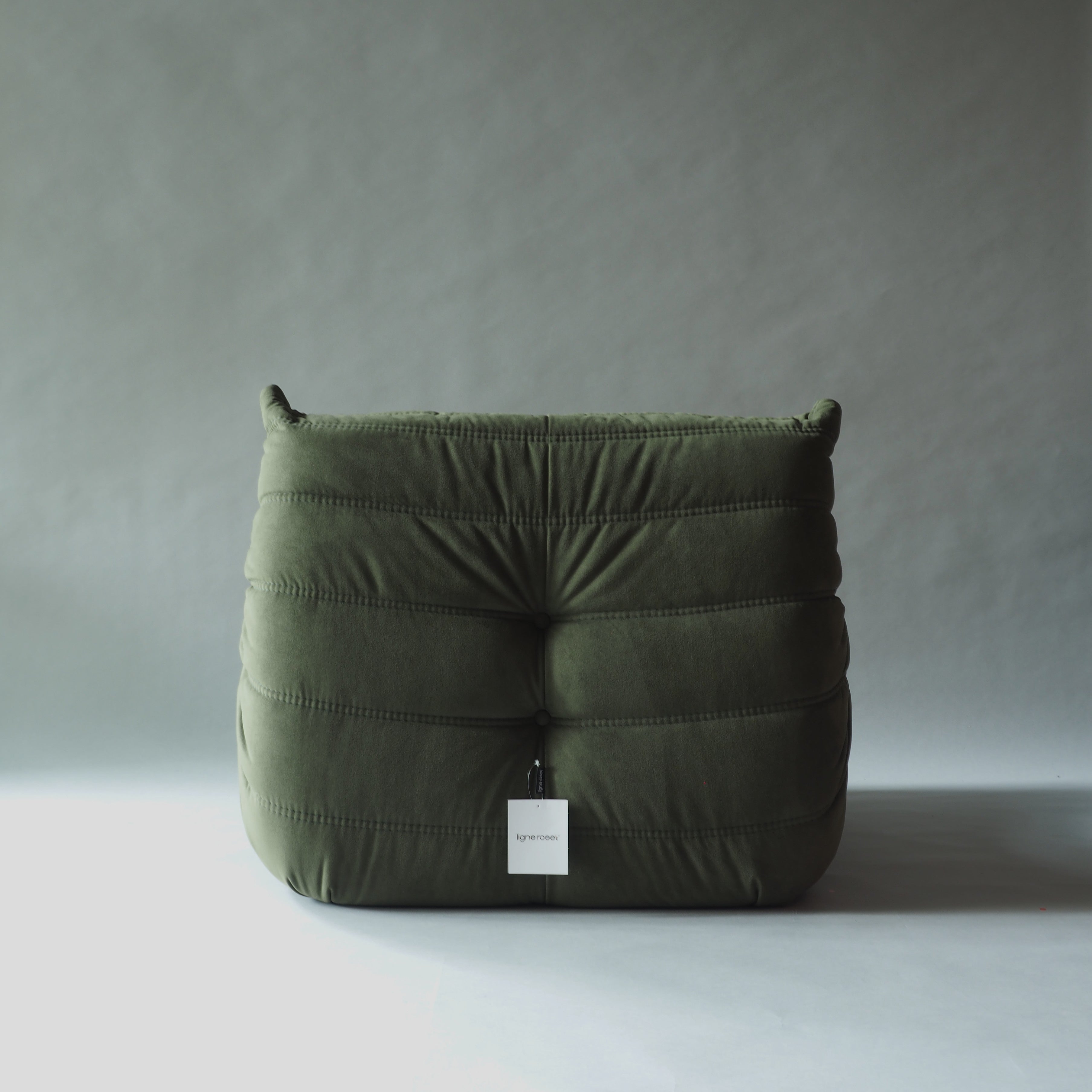 12月到貨 LIGNE ROSET JP TOGO, HP 4M48 Black Olive, 1P 單人沙發
